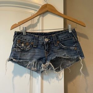 Adorable true religion cut off shorts, size 25